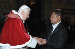 Armindo Pedro Simoes meets Benedict XVI.