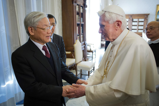 Benedict XVI greets Nguyen Phu Trong vIETNAM-E-BXVI