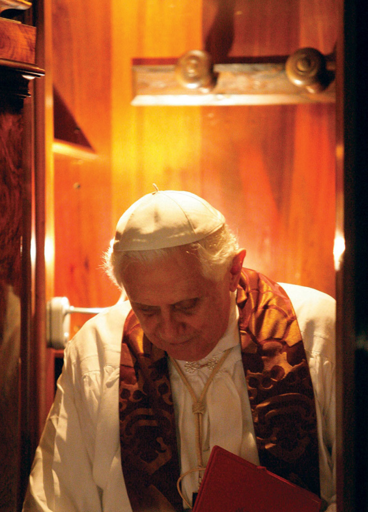 During the celebration of the Sacrament of Penance, Benedict XVI confesses young people of the diocese of Rome in St. Peter’s Basilica, March 13, 2008. (Galazka photo)