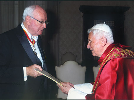 John McCarthy presents his credentials to Benedict XVI on November 5, 2012 (Photos courtesy of Australian Embassy to the Holy See).