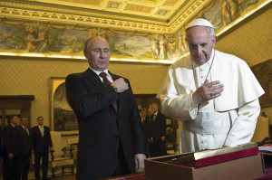  Pope Francis and Vladimir VladimirovičPutin during an audience in the Pope’s private library in the Apostolic Palace on November 25 (Galazka photo). 