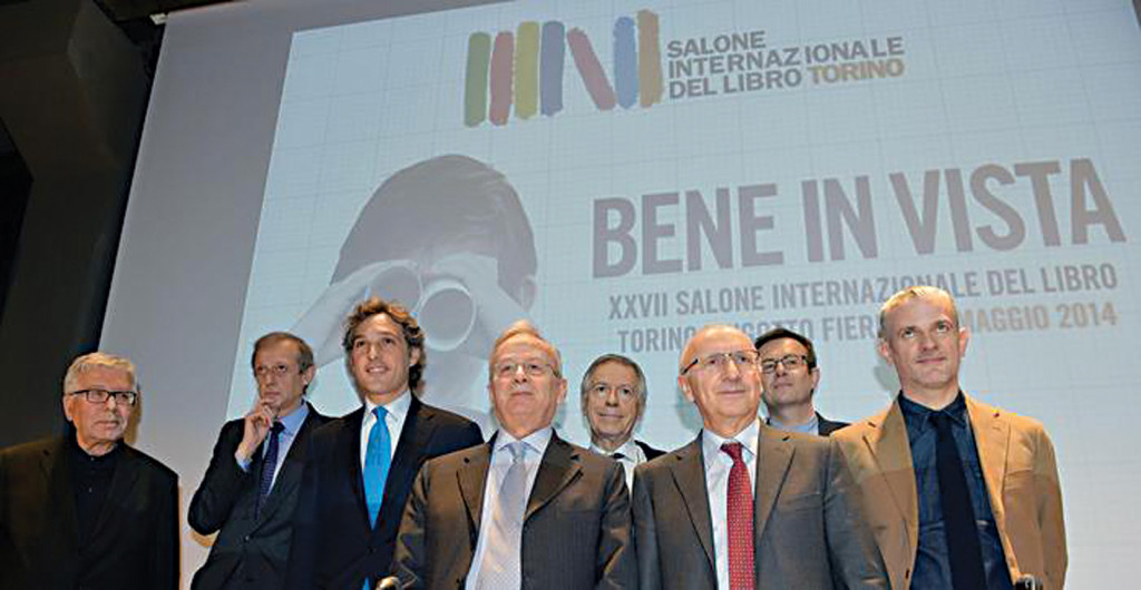Fr. Costa, the director of Vatica Press, is the first person on the left. Next to him, the mayor of Turin, Piero Fastino. 