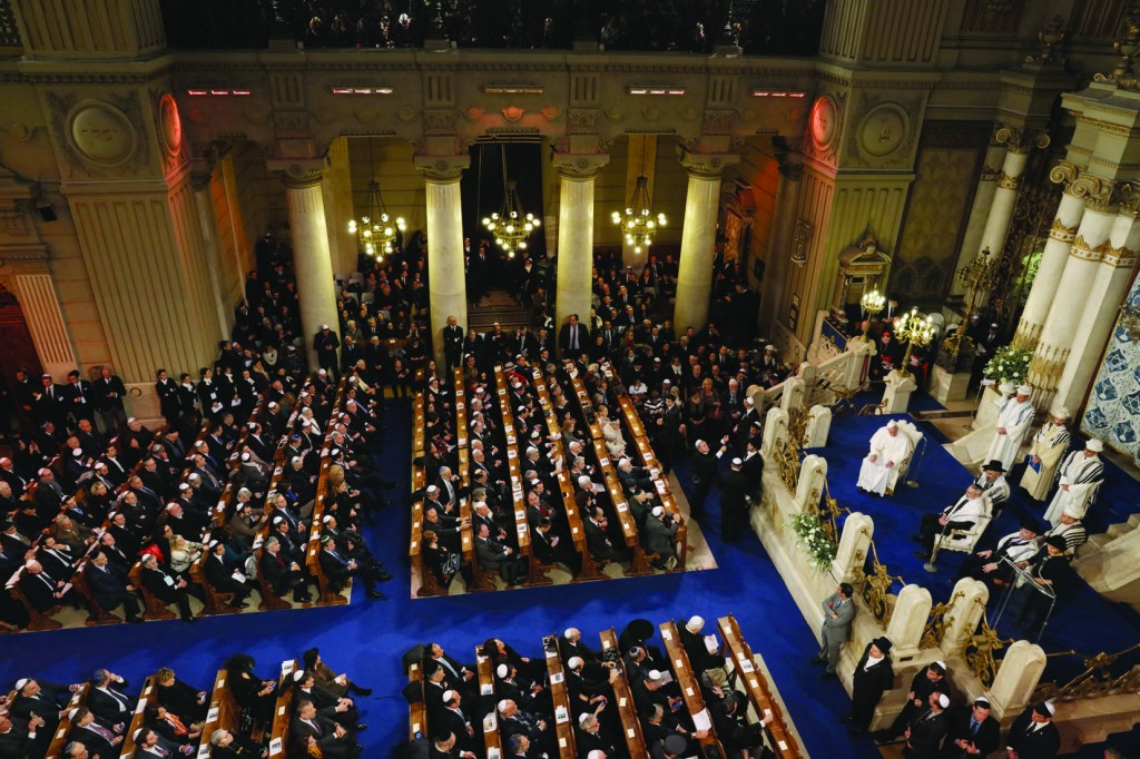 17/01/2016 Rome, Italy. Pope Francis' visit to the Great Synagogue of Rome.