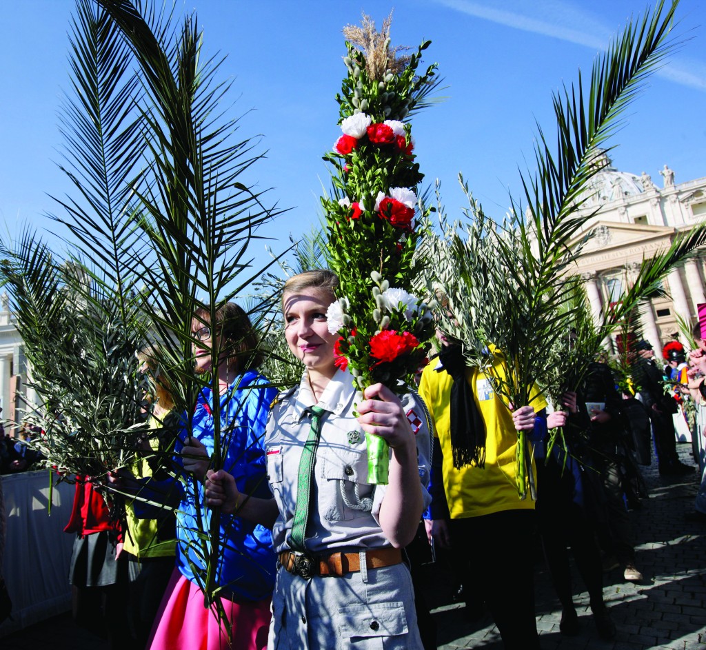 20/03/2016 Saint Peter's Square. Palm Sunday of the Passion of the Lord. Palm procession with a group of faithful people. Photo Grzegorz Galazka.