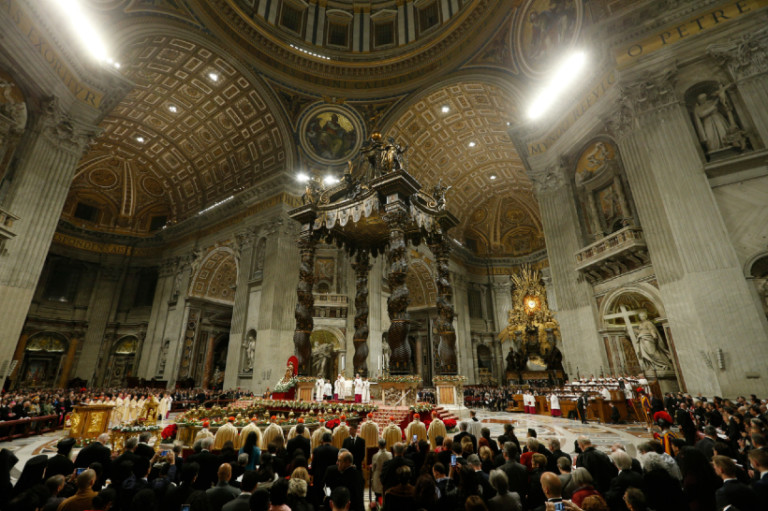 Pope at Christmas Night Mass “Tonight God’s love is revealed” Inside