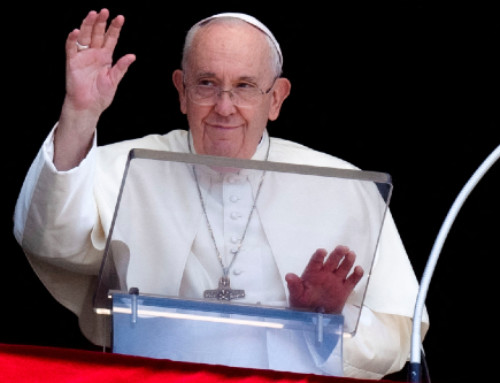 Pope at Angelus: Avoid idolatry of wealth and seek life’s true goods